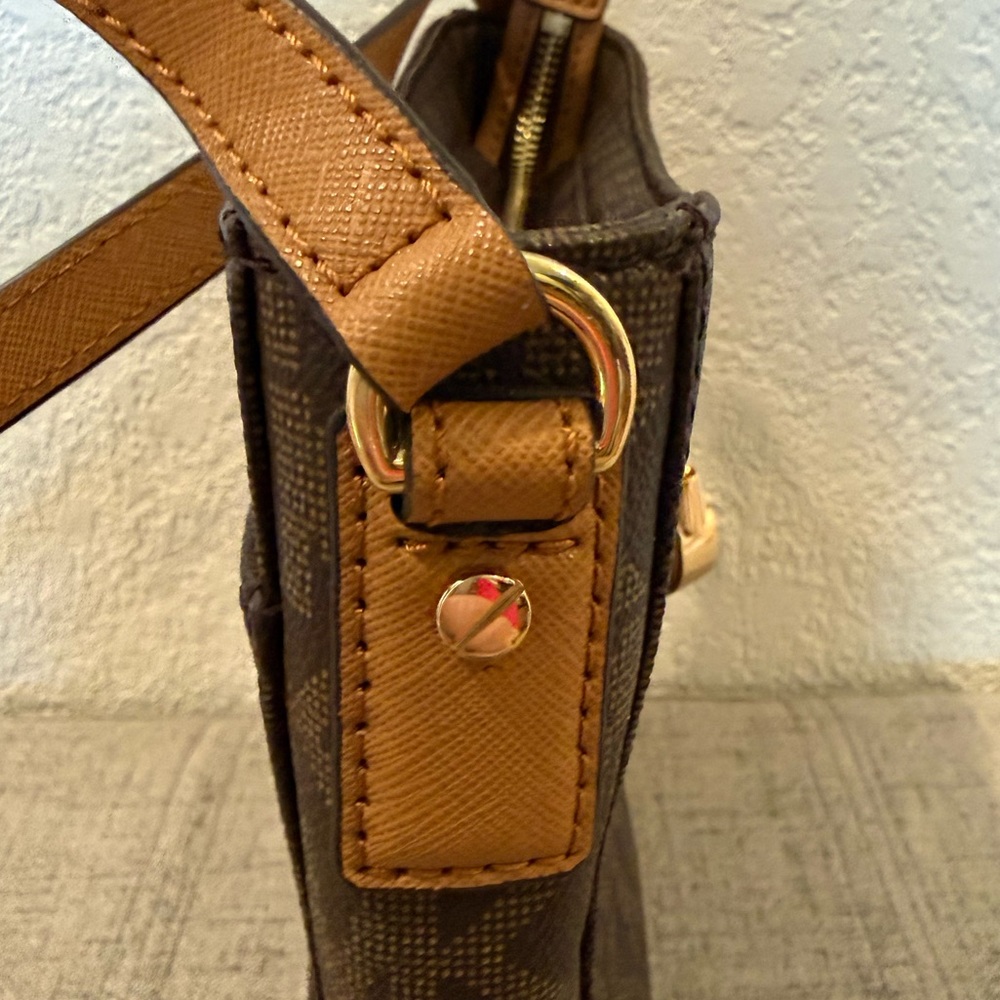 Michael Kors Hamilton Traveler Monogram Crossbody Bag NWOT - Picture 12 of 14